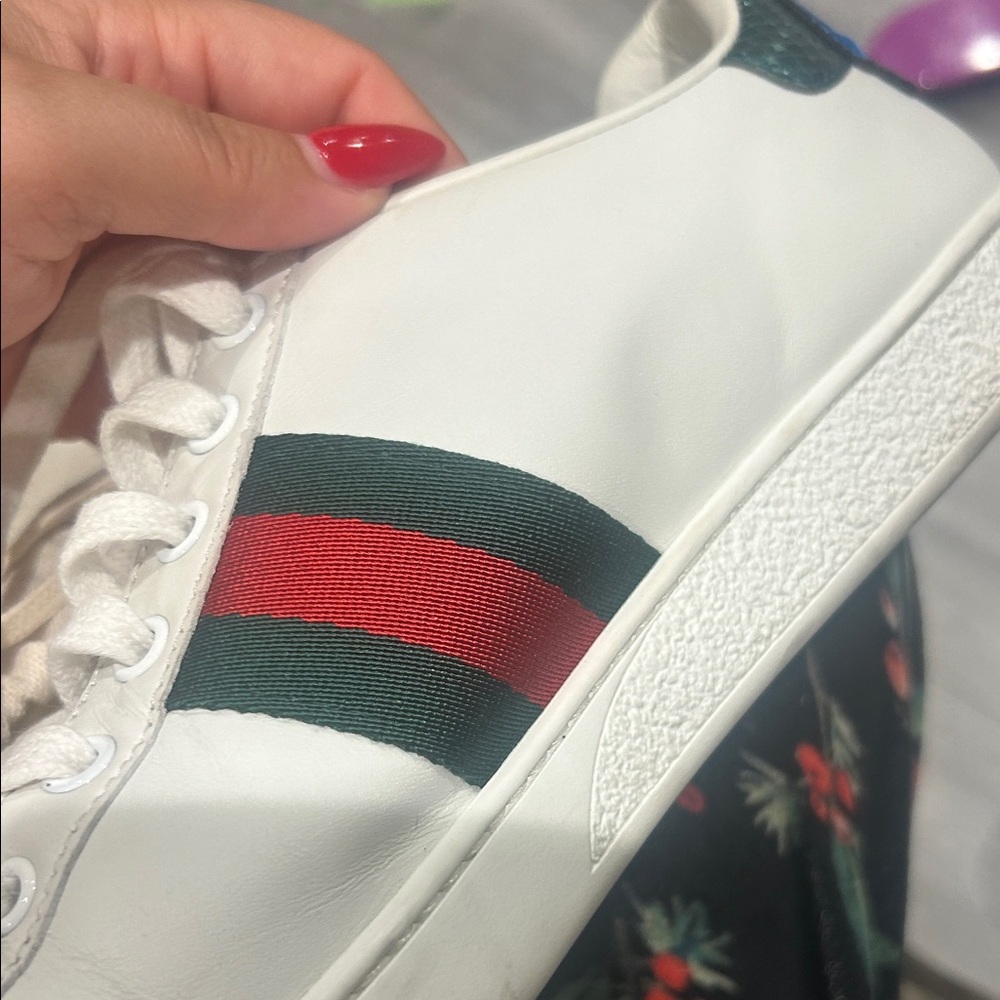 Gucci White Leather Floral Embroidered Low Top Sneakers - W8.5 (38.5) Authentic - Picture 12 of 16